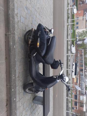 Aprilia morito 125cc  démarre 0486 38 79 47, Particulier