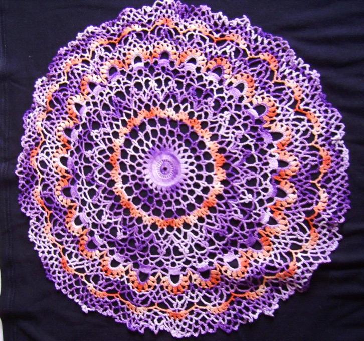 Napperon crocheté mains  Mauve , blanc , orange, Hobby & Loisirs créatifs, Tricot & Crochet, Comme neuf, Crochet, Enlèvement ou Envoi