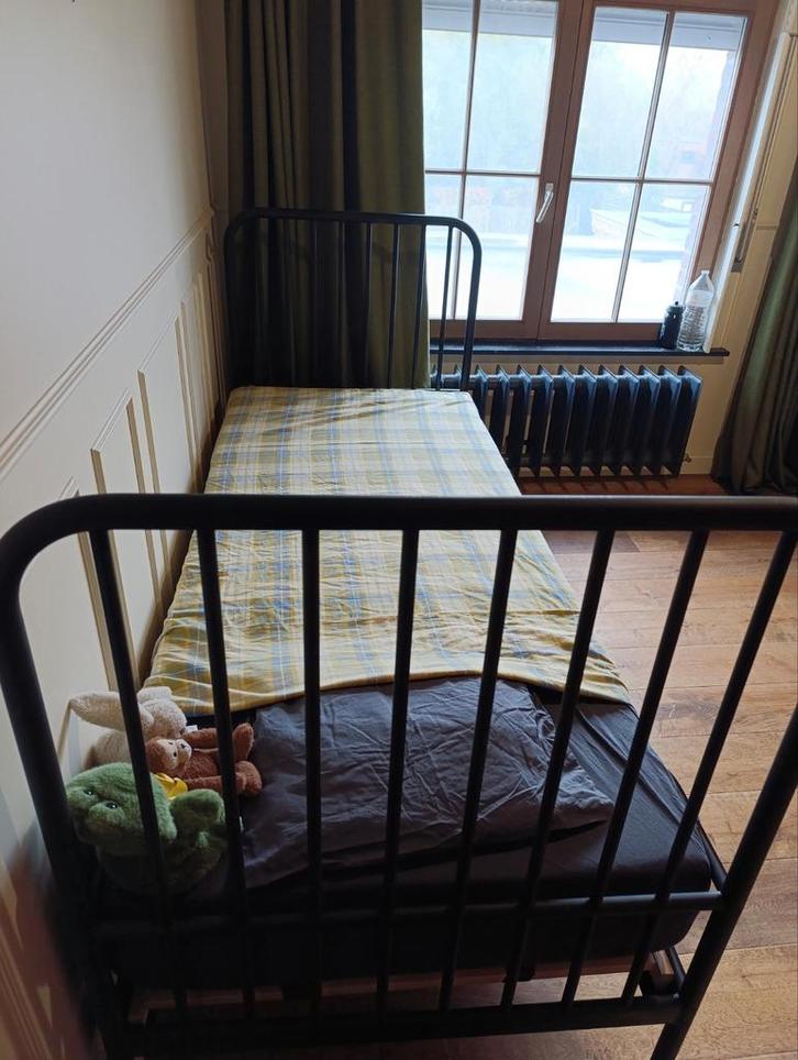 Zwart metalen kinderbed 1pers.  met spijlen, Kinderen en Baby's, Kinderkamer | Bedden, Ophalen