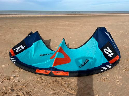 NIEUW Slingshot code V2-2025 12m, Watersport en Boten, Kitesurfen, Nieuw, Kite, 12 m², Ophalen of Verzenden