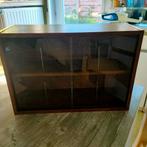Vintage houten v.kastje met glazen deuren.In perfecte staat!, Huis en Inrichting, Kasten | Roldeurkasten en Archiefkasten, Ophalen