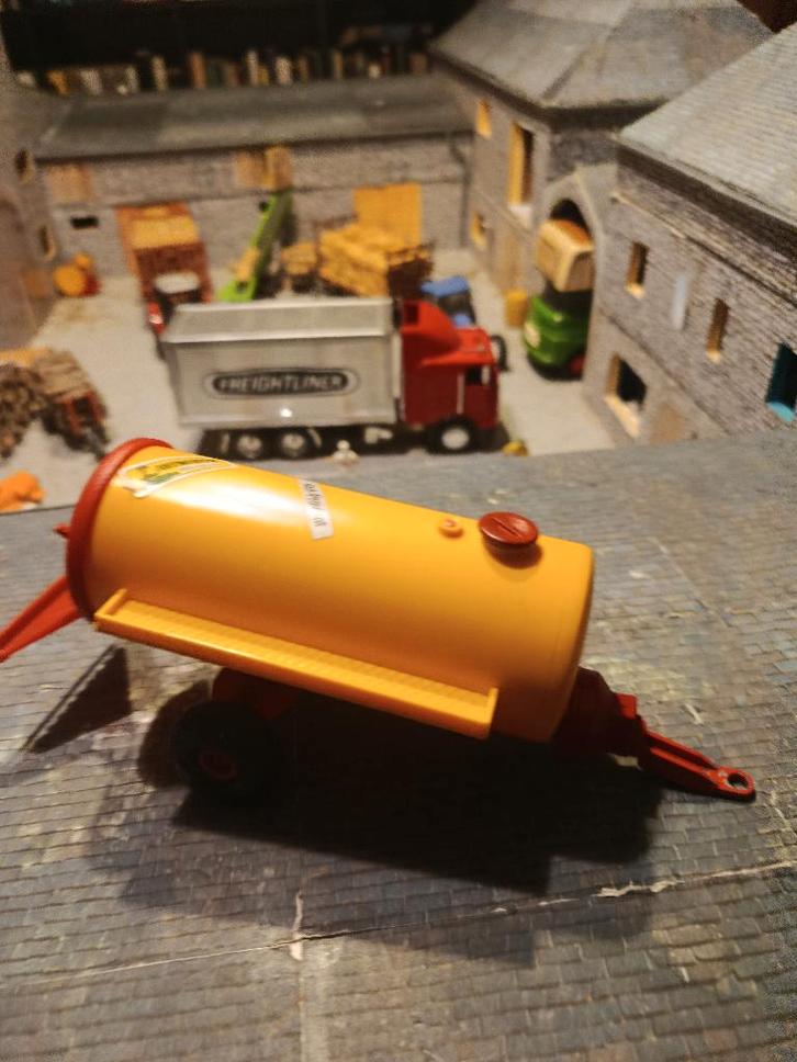 Veenhuis Gama 1:32 mengmesttank, Hobby en Vrije tijd, Modelauto's | 1:32, Gebruikt, Tractor of Landbouw, Overige merken, Ophalen of Verzenden