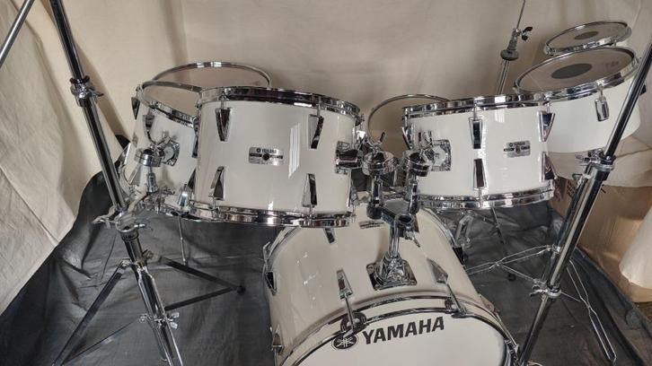 Yamaha witte  uitgebreide kit  met hardware, Muziek en Instrumenten, Drumstellen en Slagwerk, Gebruikt, Yamaha, Ophalen