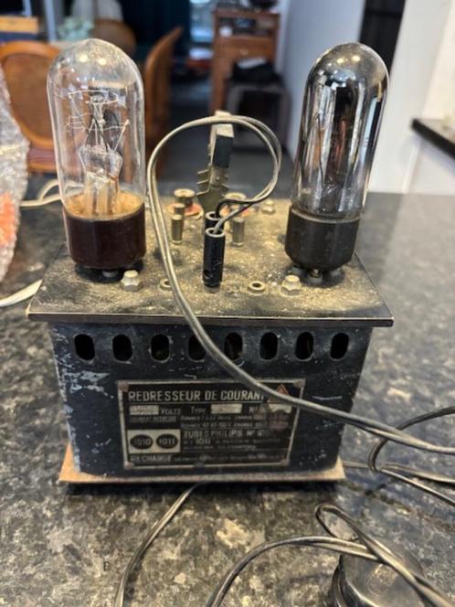Military chargeur alimentation pour  TSF, Antiek en Kunst, Antiek | Tv's en Audio, Ophalen