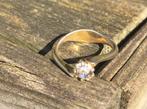 Vintage, goudkleurige ring met fonkelende steen, Handtassen en Accessoires, Ringen, Overige materialen, Gebruikt, Met strass, Ophalen of Verzenden