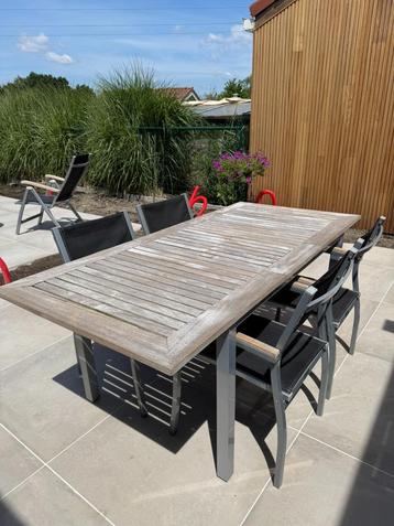 Uitschuifbare tuintafel met 4 tuinstoelen (+bijzettafel) beschikbaar voor biedingen