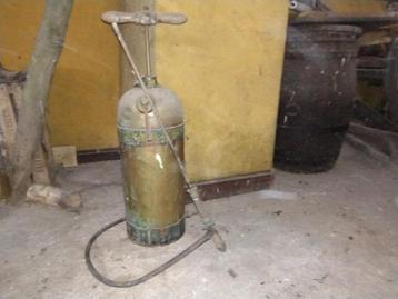 antieke sproeier beschikbaar voor biedingen