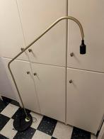 Gouden staande vloerlamp met marmeren onderkant - Furnified, Huis en Inrichting, Ophalen, Zo goed als nieuw