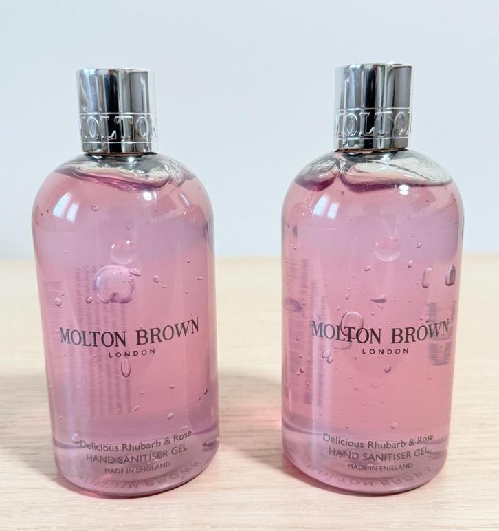 2 x Molton Brown Delicious Rhubarb & Rose Hand Sanitiser Gel, Handtassen en Accessoires, Uiterlijk | Lichaamsverzorging, Nieuw
