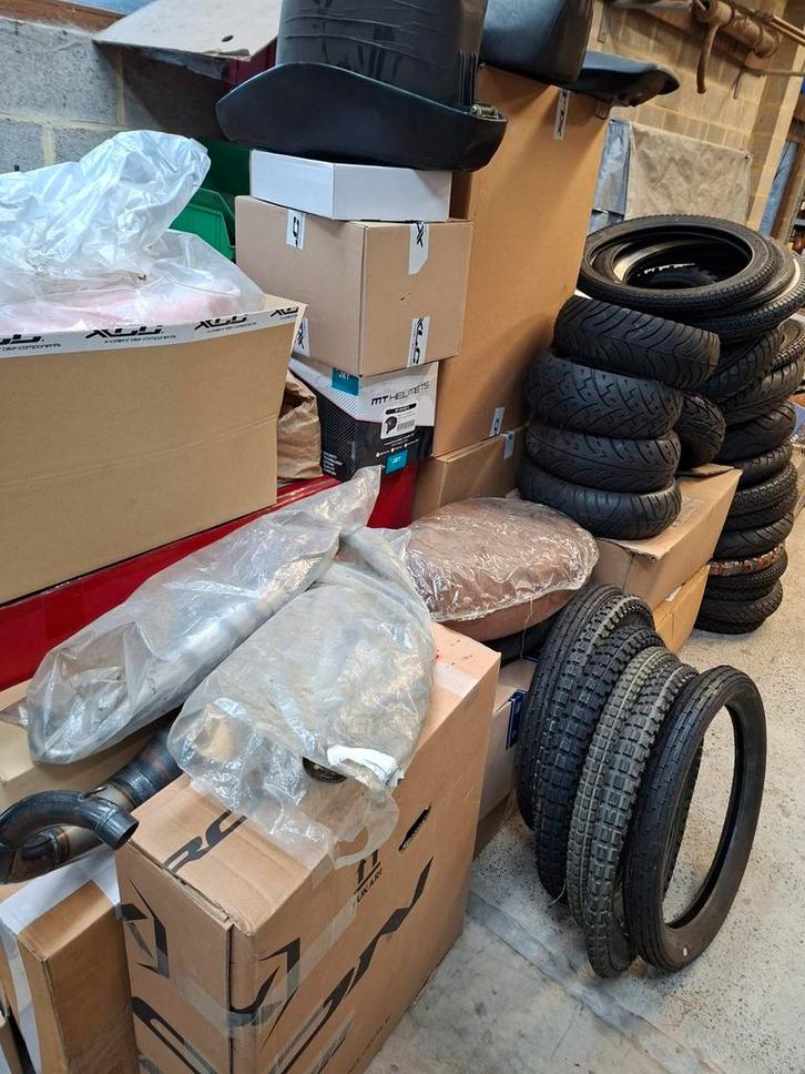 Gros lot de pièces neuves scooter Peugeot, keeway,, Fietsen en Brommers, Brommeronderdelen | Scooters, Ophalen