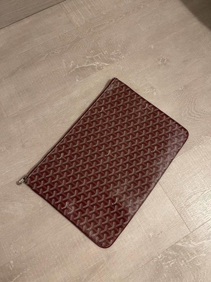 Bordeaux laptophoes clutch, Computers en Software, Laptophoezen, Zo goed als nieuw, Ophalen of Verzenden