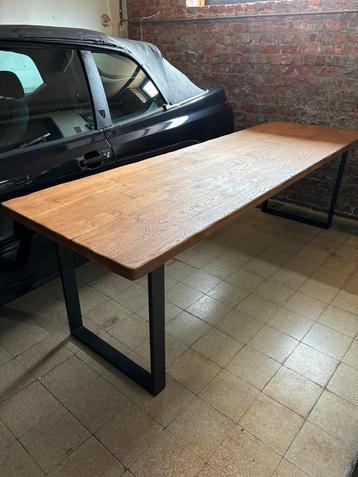 Massief houten tafel 8Personen beschikbaar voor biedingen