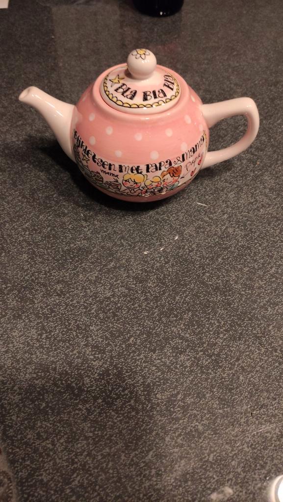 Leuke theepot van Blond Amsterdam even bijkletsen, Huis en Inrichting, Keuken | Servies, Gebruikt, Blond Amsterdam, Aardewerk