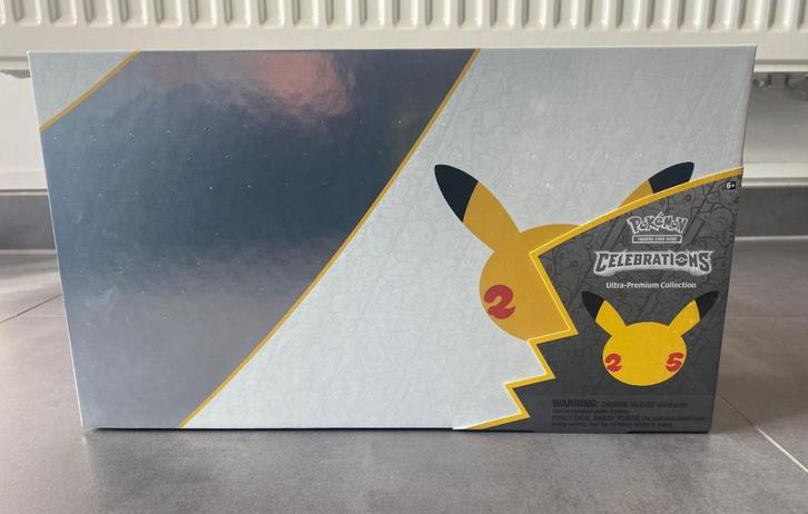 Pokémon Celebrations Ultra Premium Collection Sealed, Hobby en Vrije tijd, Verzamelkaartspellen | Pokémon, Nieuw, Ophalen