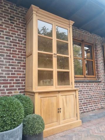 Eiken vitrinekast/buffetkast GRATIS LEVERING  beschikbaar voor biedingen