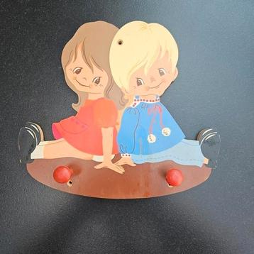 Vintage kapstok "Mertens kunst "  van het jaar 1971 beschikbaar voor biedingen
