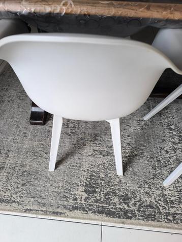 Stoelen beschikbaar voor biedingen