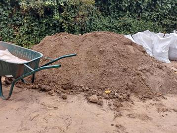 Gratis tuinaarde beschikbaar voor biedingen