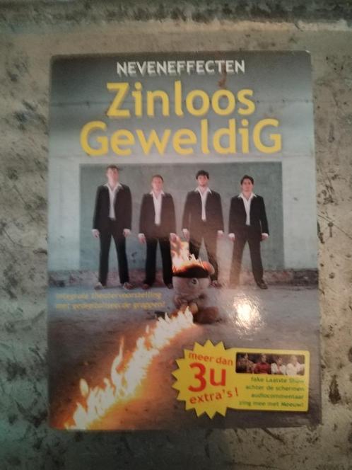 Neveneffecten – Zinloos geweldig, Cd's en Dvd's, Dvd's | Cabaret en Sketches, Zo goed als nieuw, Stand-up of Theatershow, Verzenden