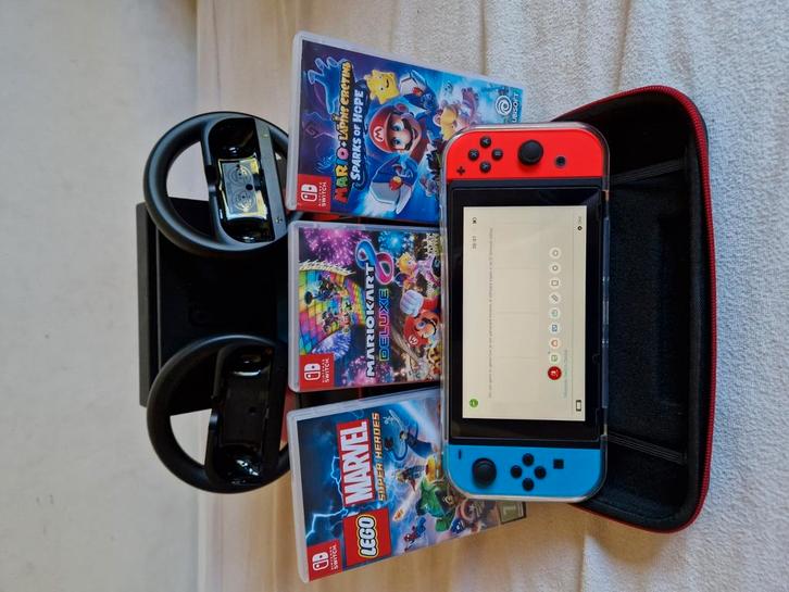 Nintendo switch V2 met 4 spelletjes en accessoires, Games en Spelcomputers, Spelcomputers | Nintendo Switch, Zo goed als nieuw