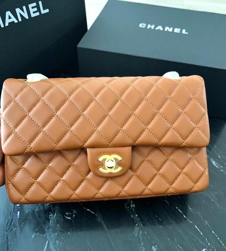Chanel classic flap tas (bruin), Handtassen en Accessoires, Tassen | Damestassen, Nieuw, Schoudertasje, Bruin, Ophalen of Verzenden