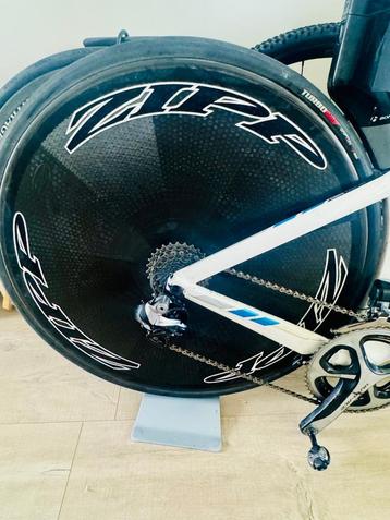 Zipp super9 disc wheel beschikbaar voor biedingen