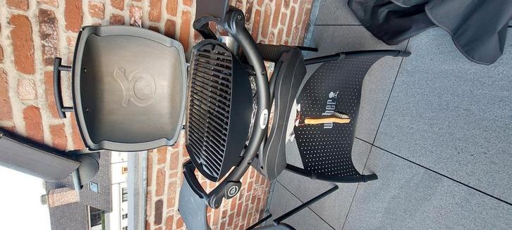 Weber Q1400 met onderstel, 10x gebruikt., Tuin en Terras, Elektrische barbecues, Zo goed als nieuw, Ophalen of Verzenden