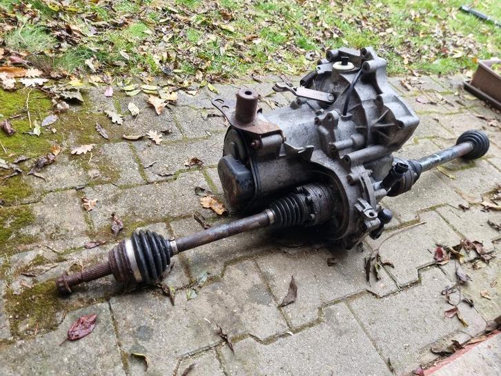 Versnellingsbak 085.301.103-S (VW Polo 6N) + aandrijfas, Auto-onderdelen, Transmissie en Toebehoren, Volkswagen, Gebruikt, Ophalen