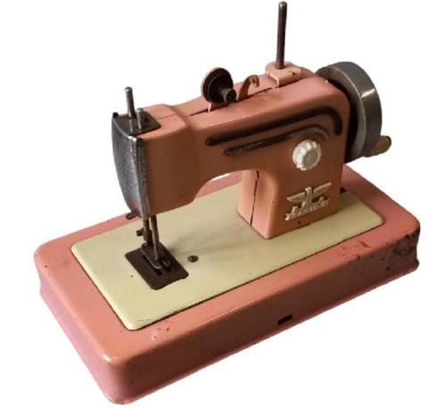 Duits "Casige" kindernaaimachine in roze kleur., Antiquités & Art, Antiquités | Jouets, Enlèvement ou Envoi