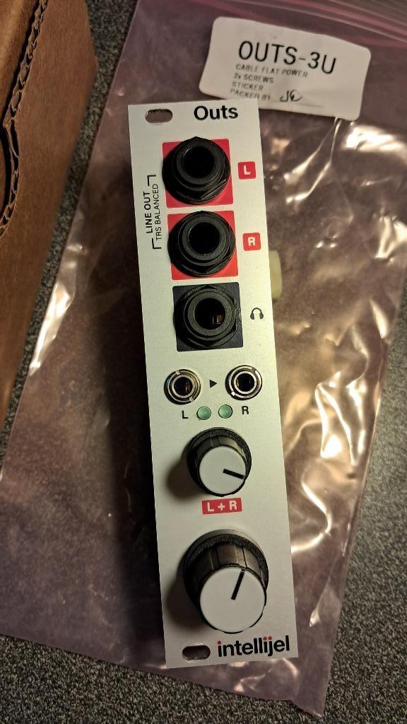 Module Eurorack Intellijel Outs, Muziek en Instrumenten, Soundmodules, Zo goed als nieuw, Overige merken, Ophalen of Verzenden