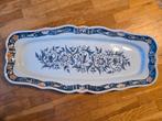 Grand plat ovale festonné en faïence avec un décor floral, Enlèvement