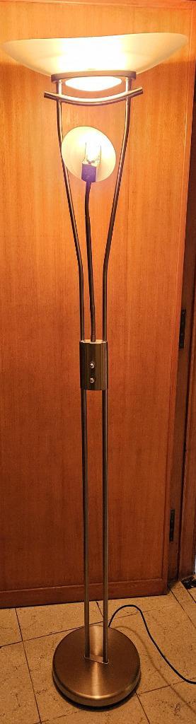 staande lamp beschikbaar voor biedingen