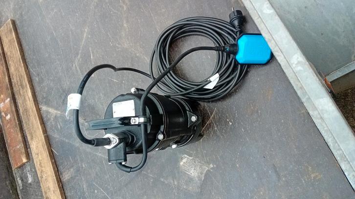 Vuilwater vortexpomp Tsurumi met vlotter, Tuin en Terras, Waterpompen, Zo goed als nieuw, Ophalen