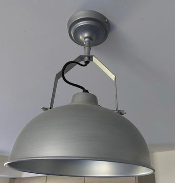 Industriële lamp  beschikbaar voor biedingen