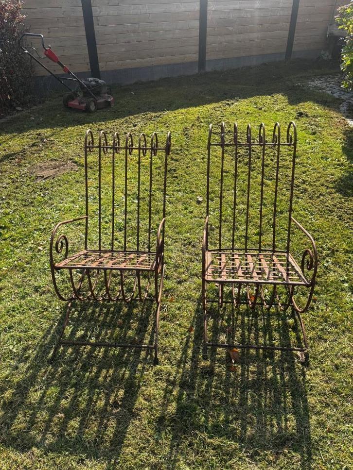 2 Decoratieve smeedijzeren stoelen, Tuin en Terras, Tuinbeelden, Gebruikt, Overige typen, Metaal, Ophalen