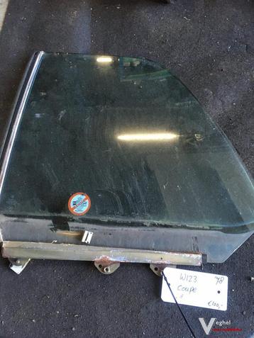 mercedes w123 coupe '78 zijruit linksachter beschikbaar voor biedingen