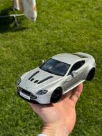 Aston Martin v12 Vantage AUTOart 1/18, Hobby en Vrije tijd, Modelauto's | 1:18, Zo goed als nieuw, Auto, Autoart