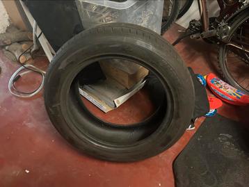 1x bijna nieuwe Hankook 215/55/17 band  beschikbaar voor biedingen