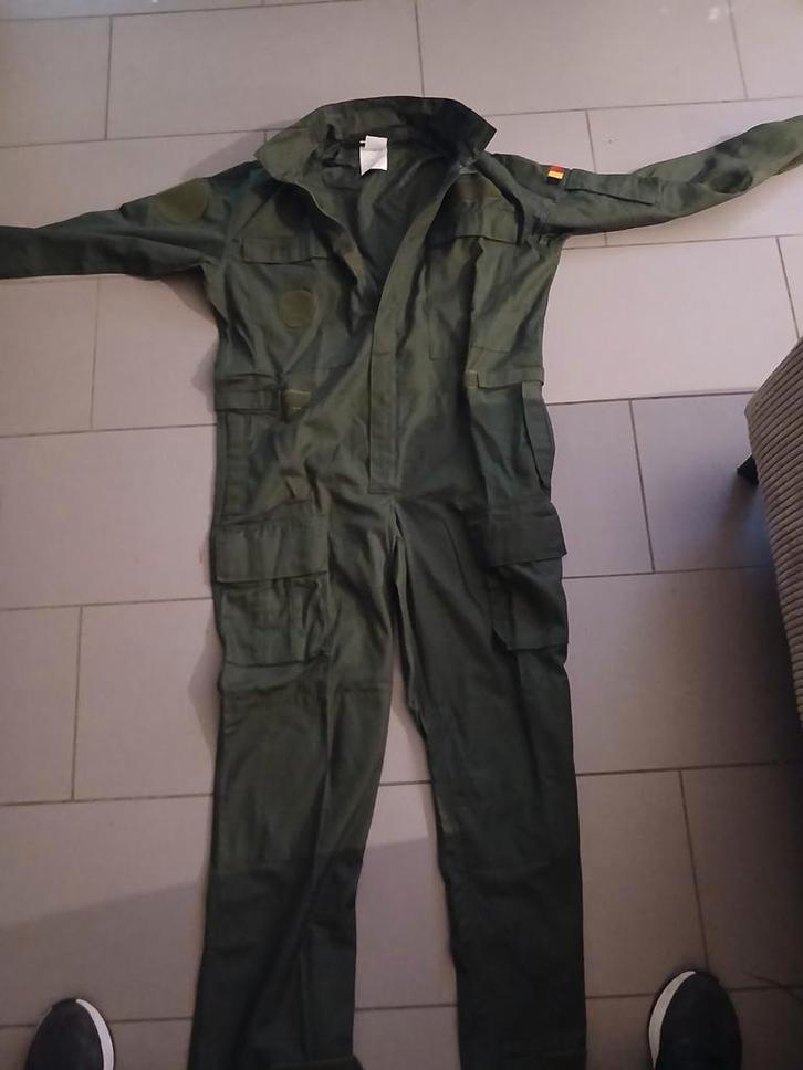 Militaire Overall XL  2stuks, Tuin en Terras, Werkkleding, Overall, Ophalen