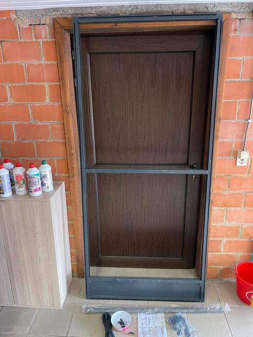 Vliegendeur gloed nieuw, enkel ontbreekt 1vd 2 magneten, Doe-het-zelf en Bouw, Deuren en Vliegenramen, Zo goed als nieuw, Ophalen