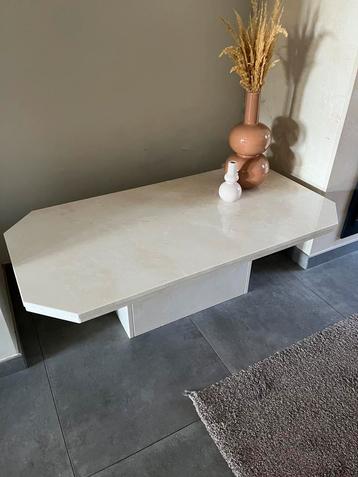 Marmeren salontafel – vintage design beschikbaar voor biedingen