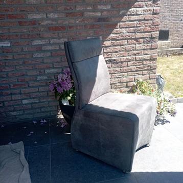 4 Mooie grijs rollende stoelen   beschikbaar voor biedingen