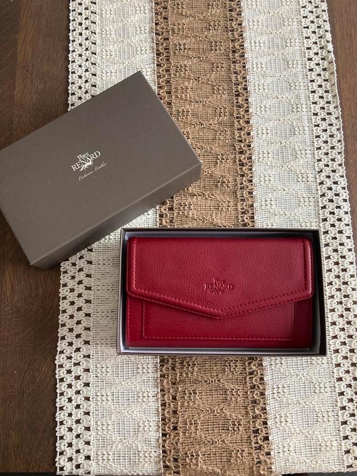 Yves Renard portemonnee rood 17*10 cm, Handtassen en Accessoires, Portemonnees, Nieuw, Overige merken, Rood, Ophalen of Verzenden