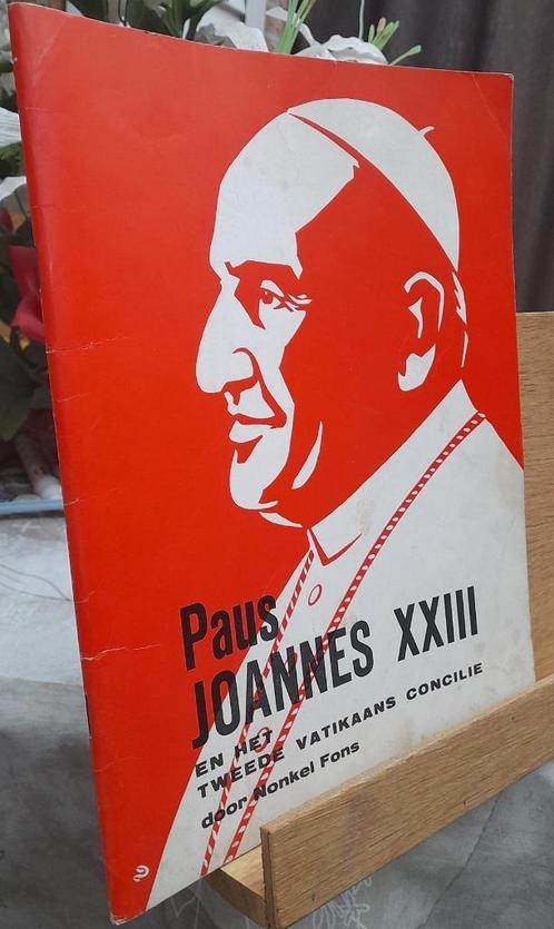 paus joannes XXIII   in prachtstaat 1ste druk averbode, Boeken, Stripverhalen, Zo goed als nieuw, Eén stripboek, Ophalen of Verzenden