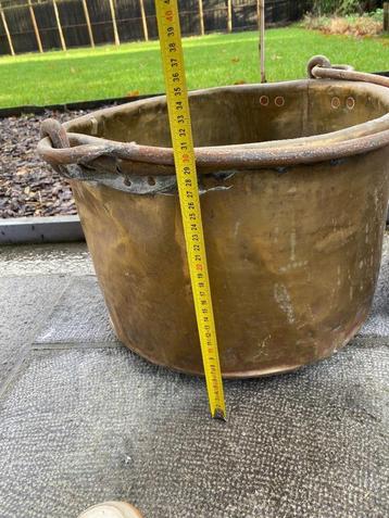 Antieke  hout schaal, in koper  beschikbaar voor biedingen
