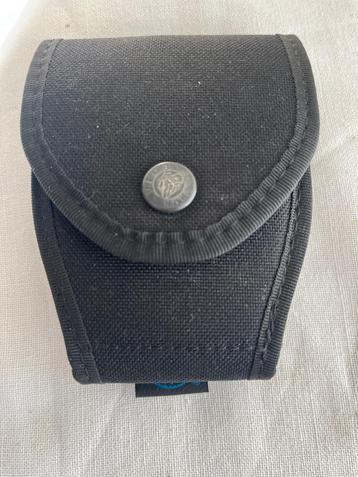 paire de menottes UZI professional beschikbaar voor biedingen