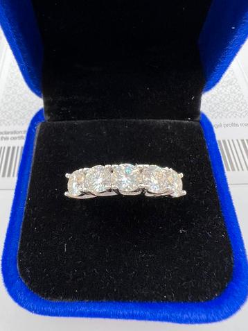 Bague  beschikbaar voor biedingen