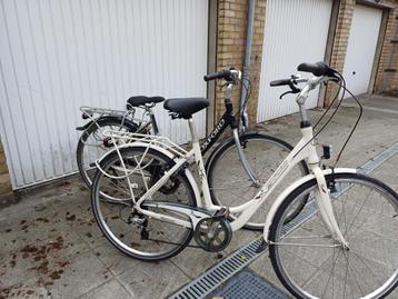 kleine damesfiets ,meisjesfietsen 9 tot13 jaar beschikbaar voor biedingen