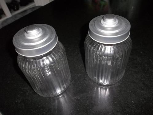 2 glazen bokalen , potten met draaideksel, Huis en Inrichting, Keuken | Potten en Pannen, Zo goed als nieuw, Pot, Bus of Blik