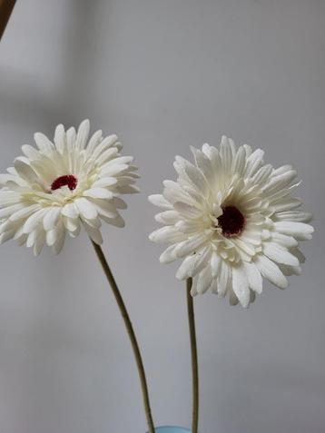 Turquoise vaas met bloemen (zie foto's) beschikbaar voor biedingen